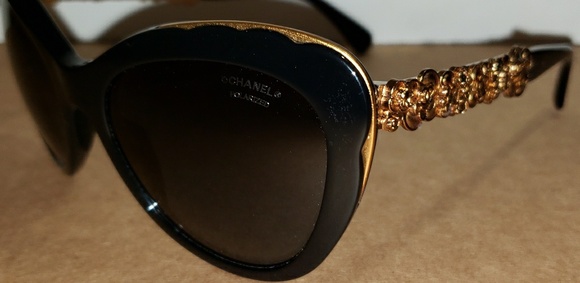Chanel sunglasses - Picture 3 of 8
